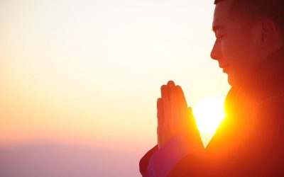 Meditar para reconectarnos con el Universo